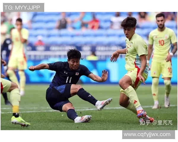 足球明星亲密互动瞬间合照分享展现友谊与竞技精神的精彩时刻 足球明星亲密互动瞬间合照分享展现友谊与竞技精神的精彩时刻